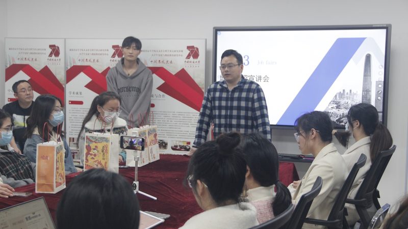 企业内训定制与标准课程：如何选择更适合您的培训方案**
